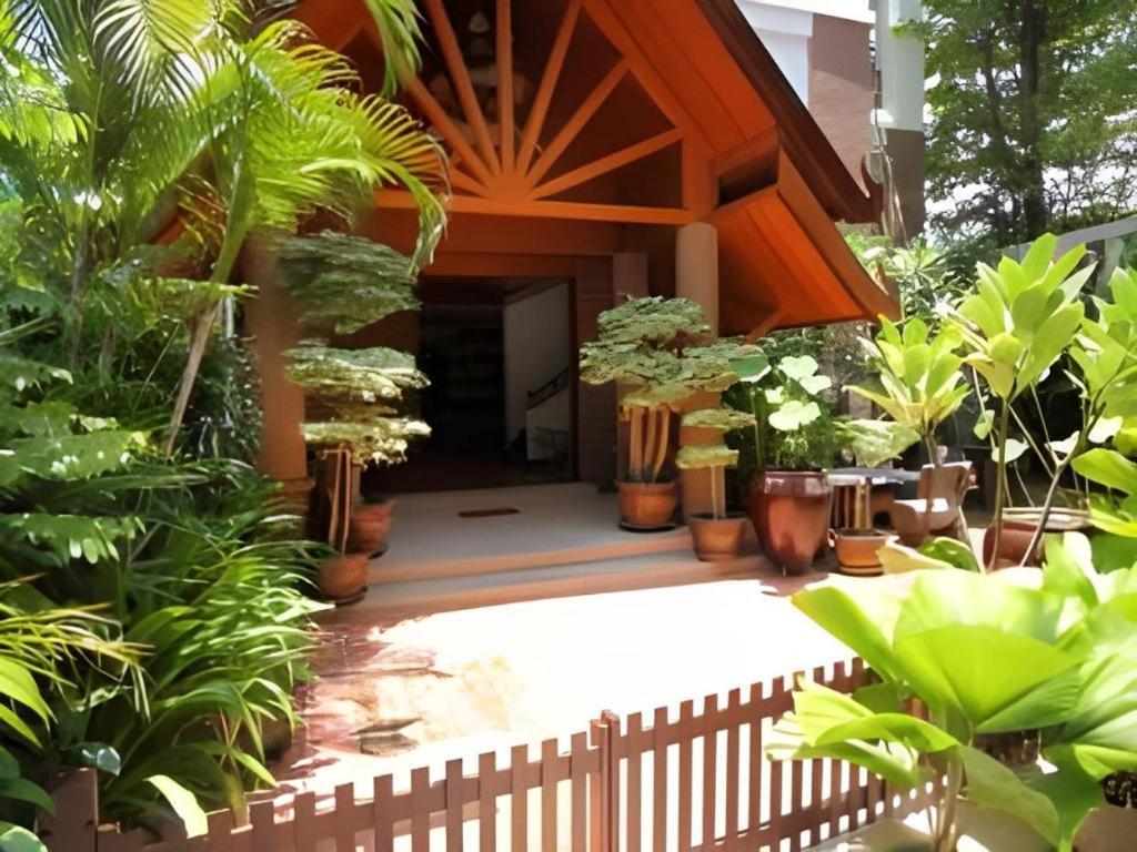 Chada Thai House Pattaya Exterior photo